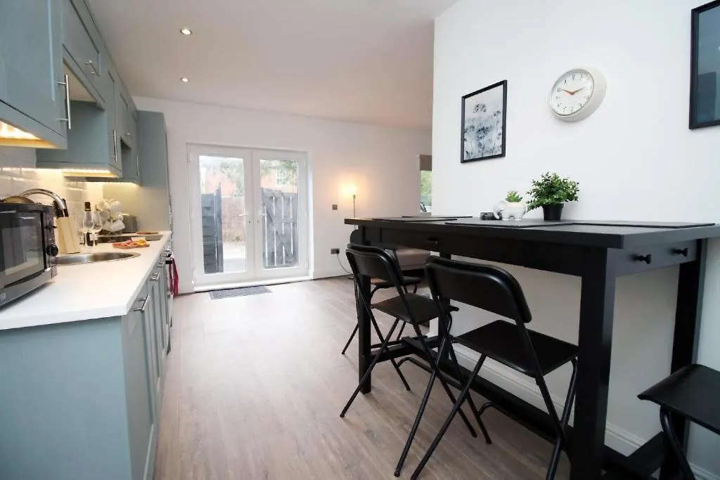 Spacious 2 Bedroom Apartment With Free Parking Cardiff