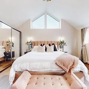  Villa Feel Celebrity Style - 6 Parking Spaces - Pet Friendly - Very Private